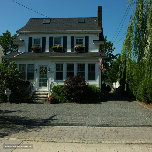 Woodmere Beautiful Charming Colonial home in The Five Towns